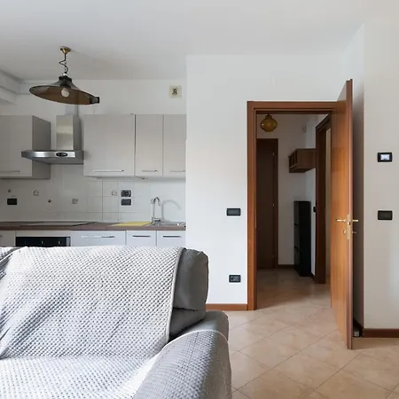 Guesthost - Rogoredo Cozy Flat With Garden Apartment Mailand